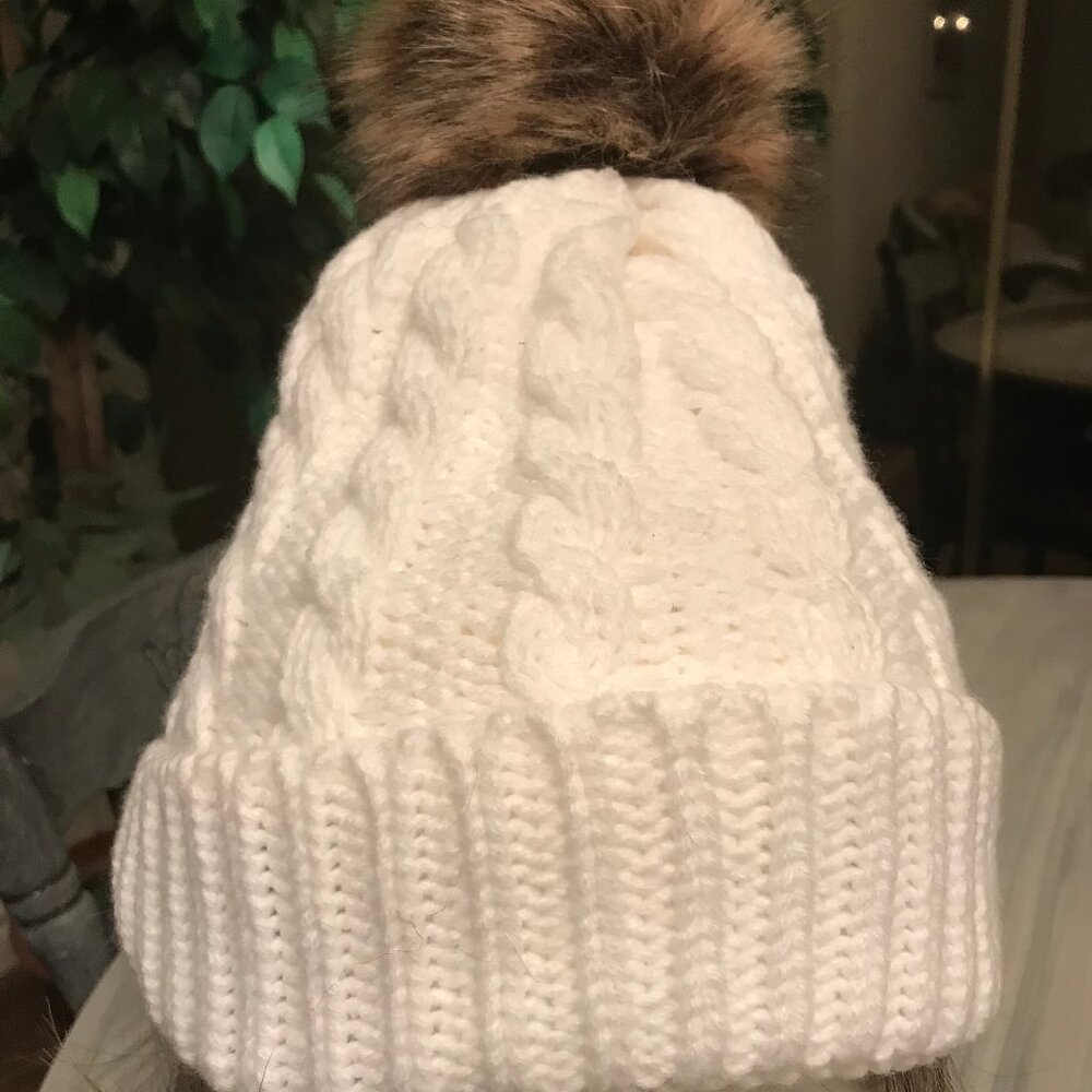 Ladies White Cable Knit Winter Cap With Pom